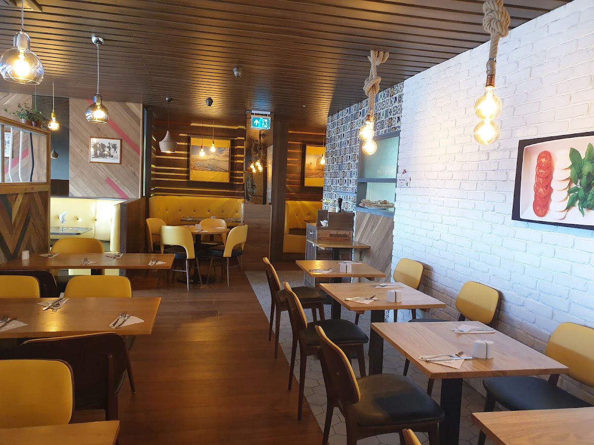 Il Vesuvio Restaurant And Pizzeria